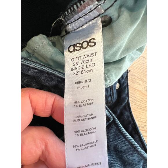 ASOS High Waisted Mom jeans front seam detail - Picture 7 of 7